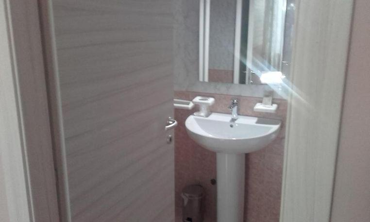 Albergo Elena 3 Via Emilia Ovest 347 ปาร์มา ภายนอก รูปภาพ